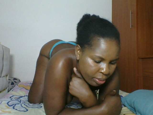 Queenmaya live cam on BongaCams