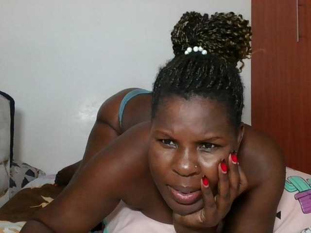 Queenmaya live webcam show