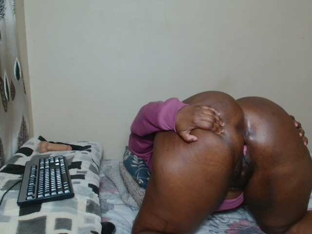 BootyDarkEbony live cam on BongaCams