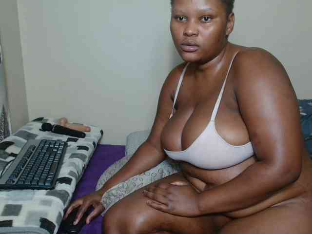 BootyDarkEbony webcam