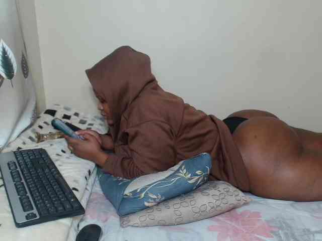 BootyDarkEbony webcam