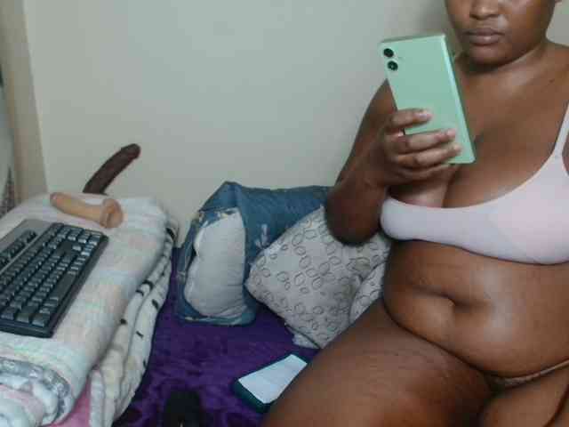 BootyDarkEbony webcam
