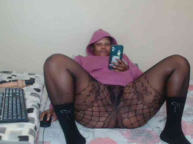 BootyDarkEbony webcam