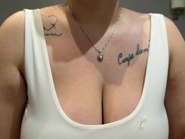 DorieDavance live cam on BongaCams