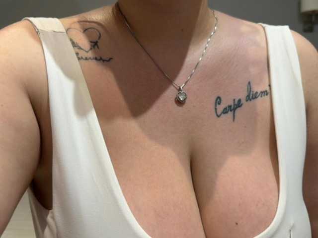 DorieDavance live cam on BongaCams