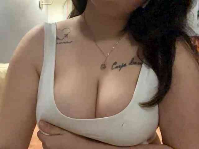 DorieDavance webcam