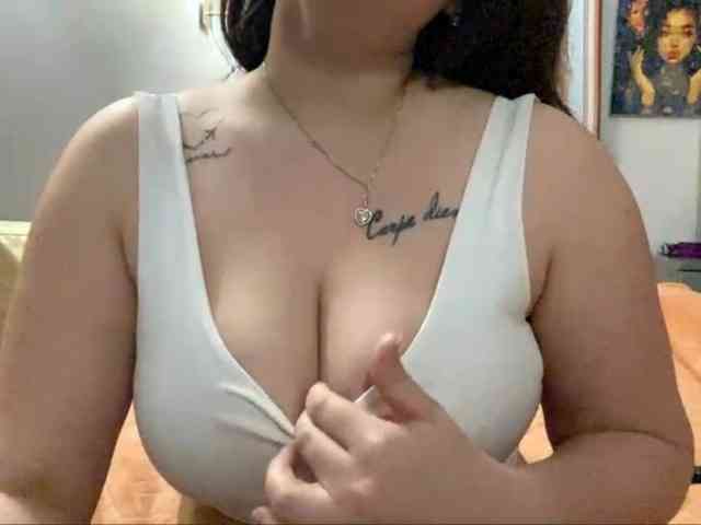 DorieDavance webcam