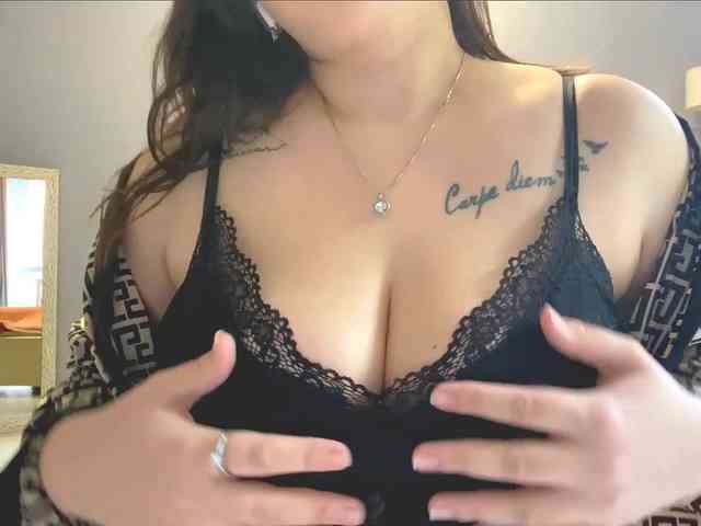 DorieDavance webcam