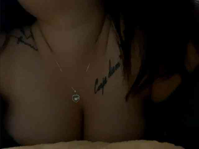 DorieDavance webcam
