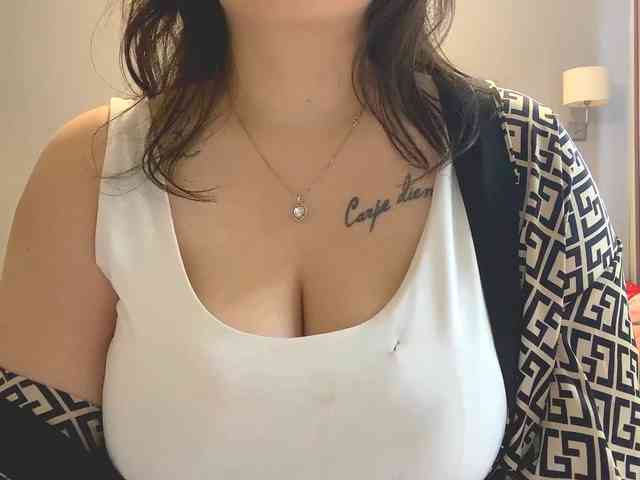 DorieDavance webcam