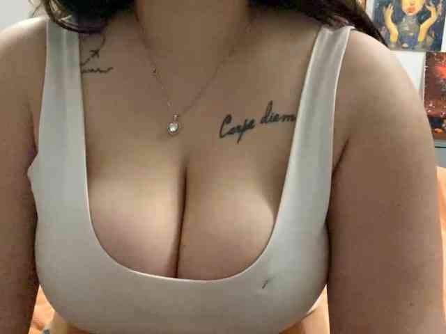 DorieDavance webcam