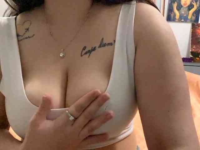DorieDavance webcam