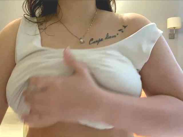 DorieDavance webcam