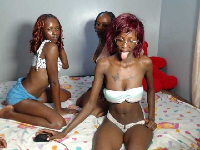 NaughtylittleSluts live cam