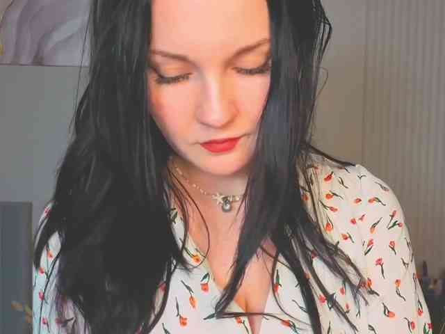 MilaSaly webcam