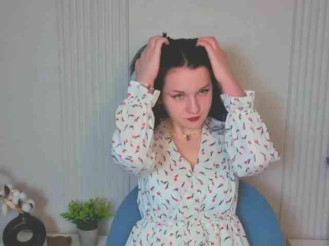 MilaSaly webcam