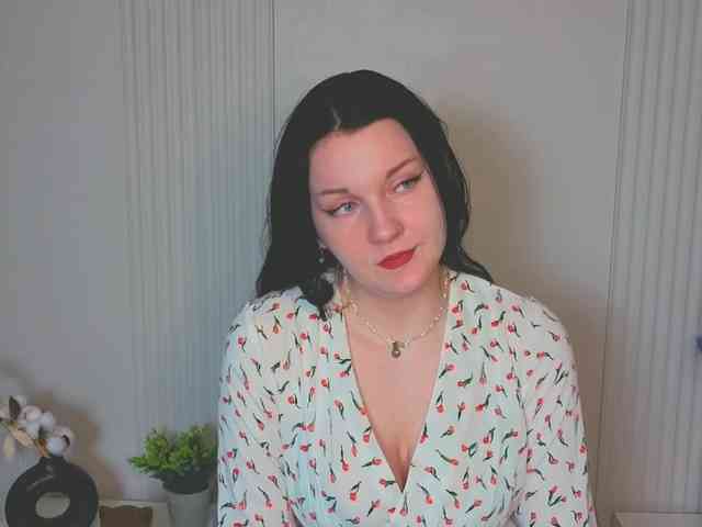MilaSaly webcam