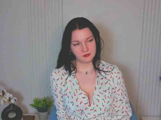 MilaSaly webcam