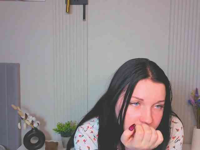 MilaSaly webcam