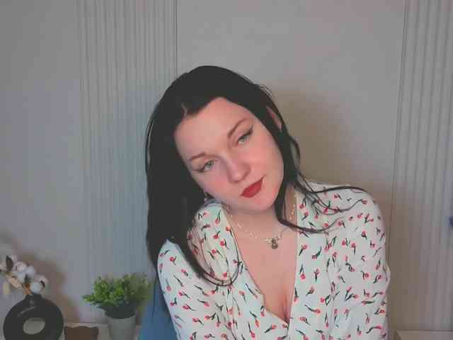 MilaSaly webcam