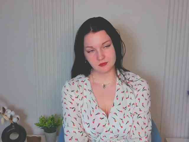 MilaSaly webcam