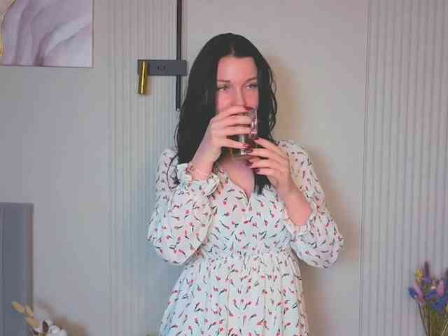 MilaSaly webcam
