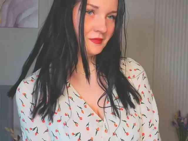 MilaSaly webcam
