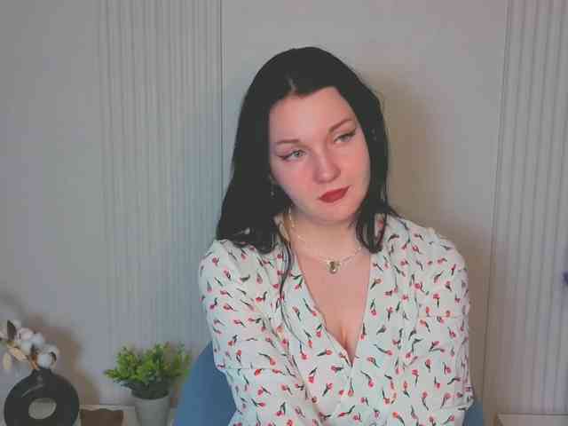 MilaSaly webcam