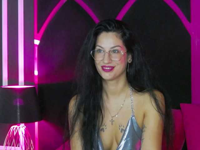 Areina live cam on BongaCams