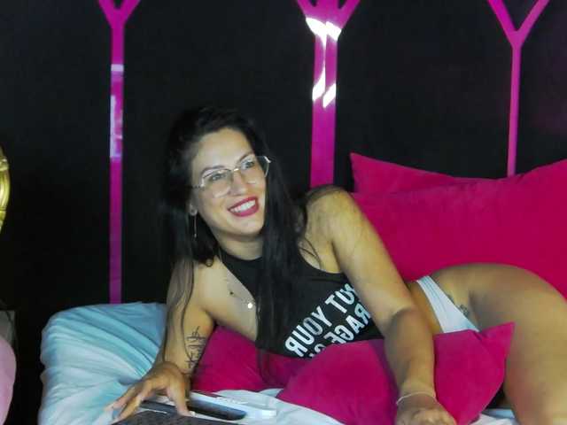 Areina live cam on BongaCams