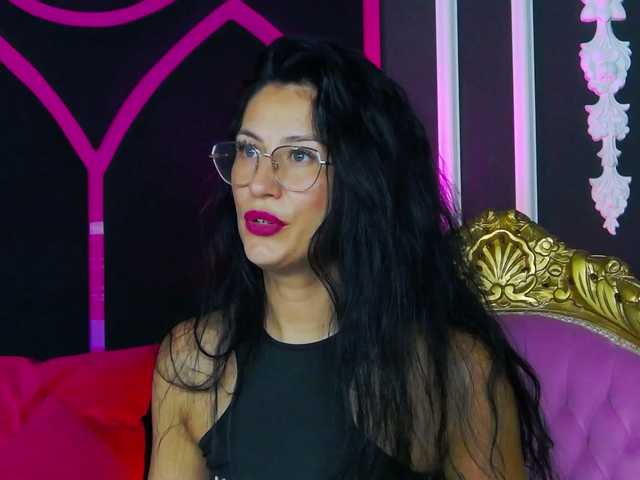 Areina live cam on BongaCams