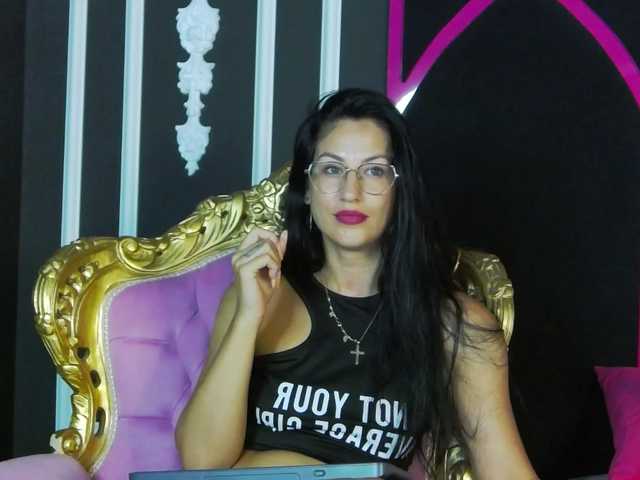 Areina live cam on BongaCams