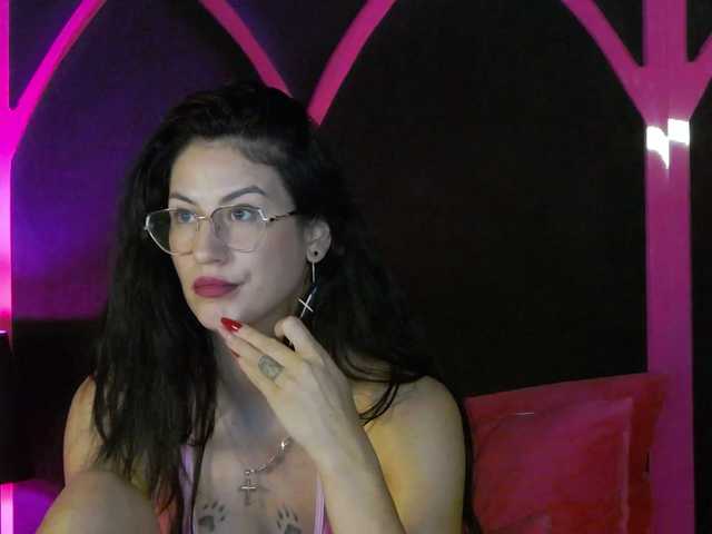 Areina live cam on BongaCams
