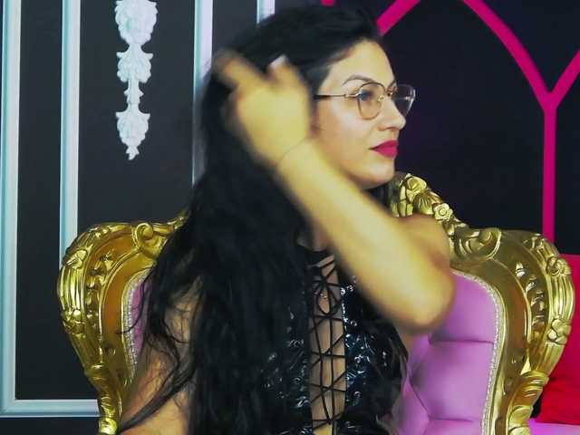 Areina live cam on BongaCams