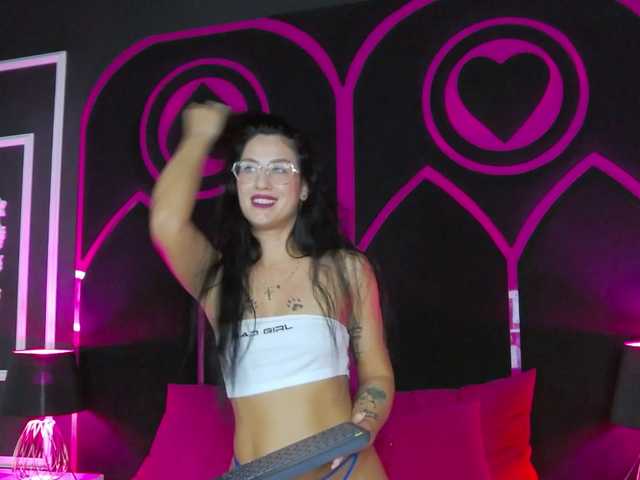 Areina live cam on BongaCams