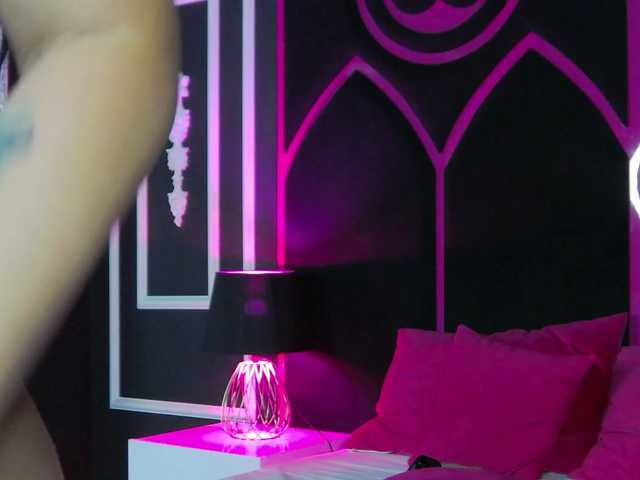 Areina live cam on BongaCams