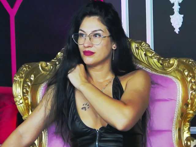Areina live cam on BongaCams