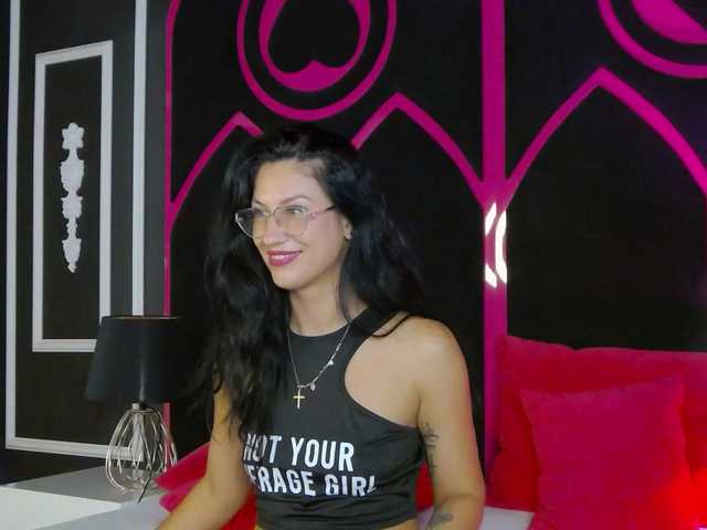 Areina live cam on BongaCams