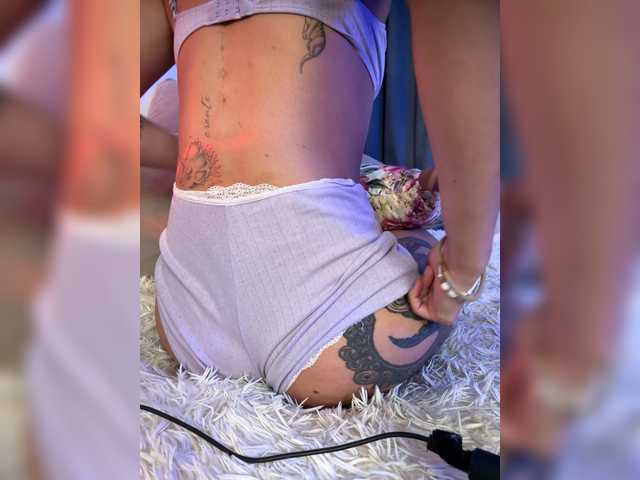 All-in-pussy live cam on BongaCams