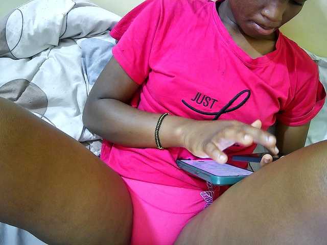 just-kayla2 live cam on BongaCams