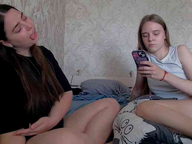 Ami-Still Sex Cam Show