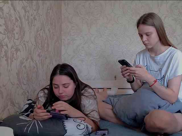 Ami-Still Sex Cam Show