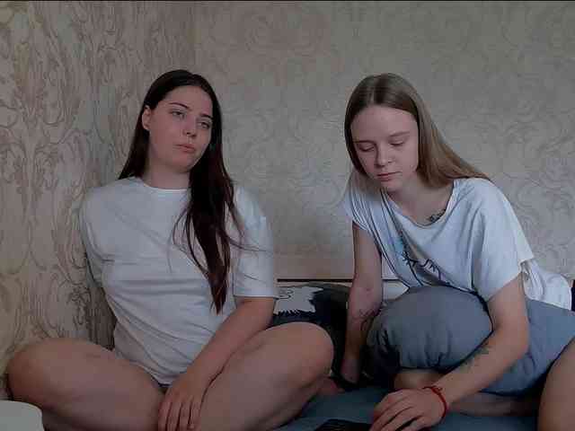 Ami-Still Sex Cam Show
