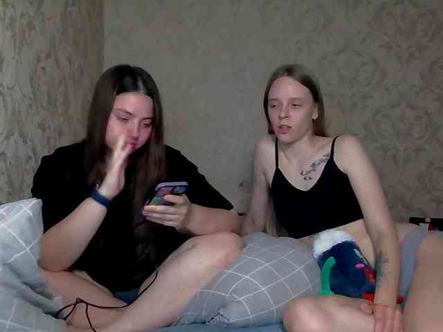 Ami-Still Sex Cam Show