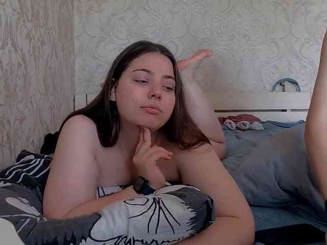 Ami-Still Sex Cam Show