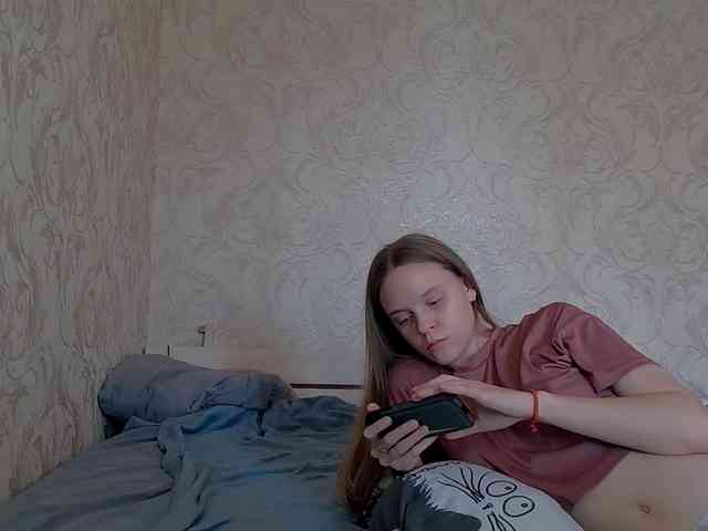Ami-Still Sex Cam Show