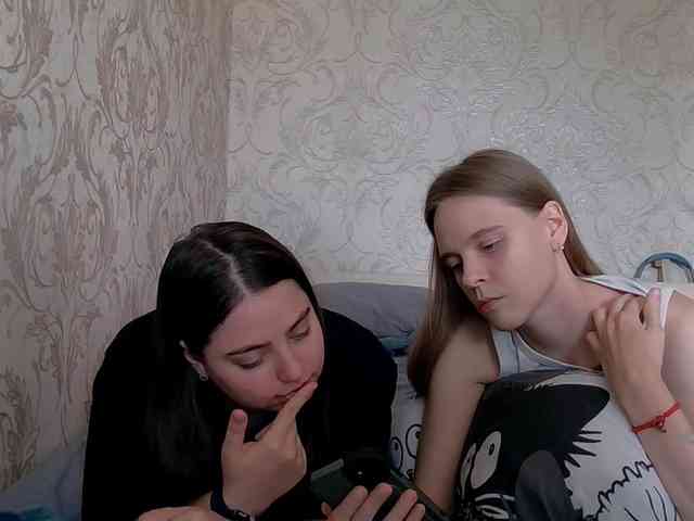 Ami-Still Sex Cam Show