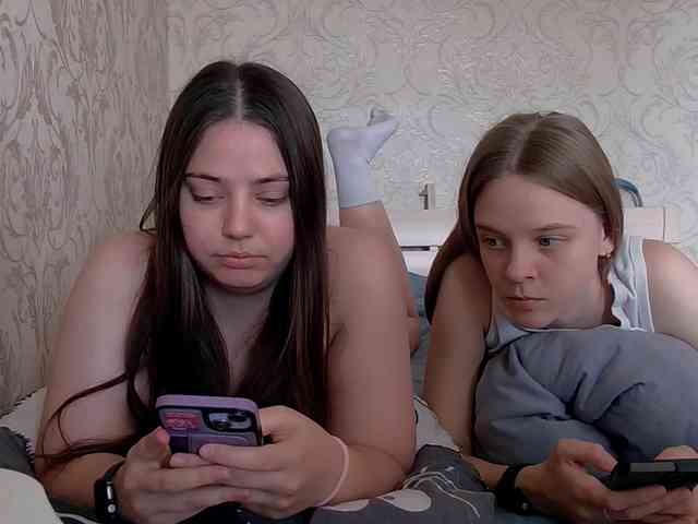 Ami-Still Sex Cam Show