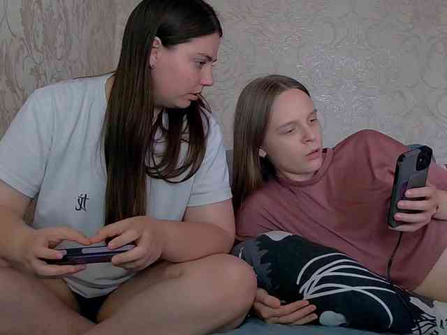 Ami-Still Sex Cam Show
