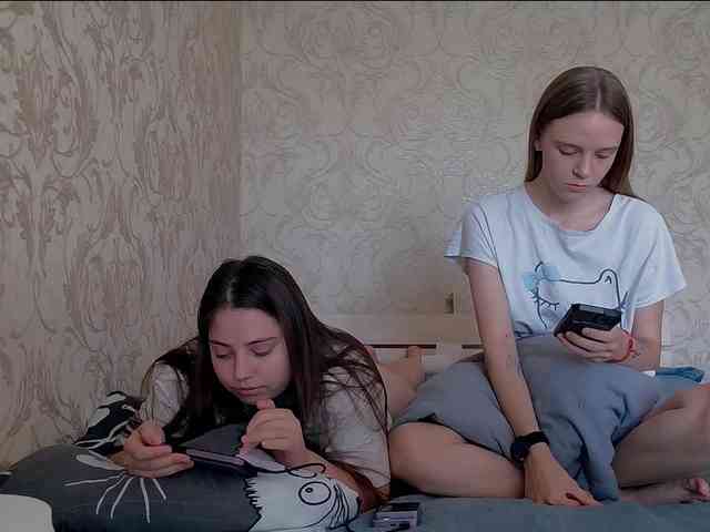 Ami-Still Sex Cam Show